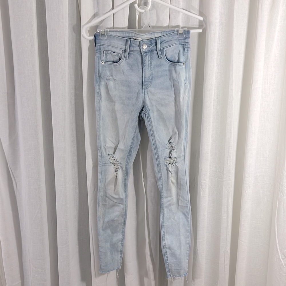 Women’s size 0 Rockstar Super Skinny High Rise Old Navy Distressed Jeans